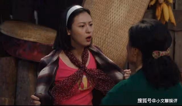 《父輩的榮耀》從走姿看貞潔，農村謠言，比鳳霞挨的那頓打還要毒