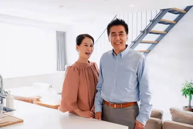 結婚10年，月薪3萬的丈夫提出AA制：不想讓你媽拿我的錢去養老頭