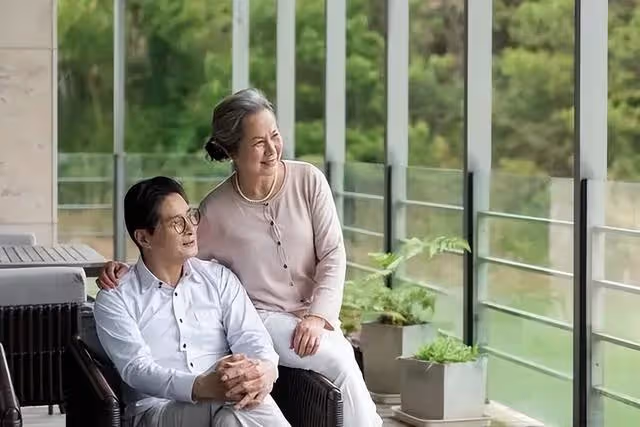 結婚10年,月薪3萬的丈夫提出AA制:不想讓你媽拿我的錢去養老頭