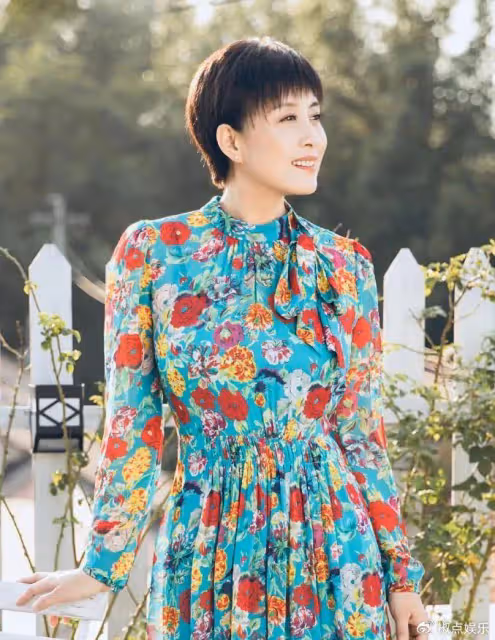 她,長得美演技好,出道30多年沒啥名氣,嫁小丈夫不生孩子也幸福