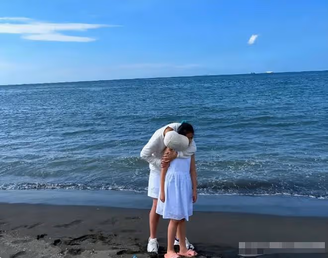 汪小菲傷未愈戴墨鏡直播,吐槽兒女總要錢,語氣失望親子關係恐變