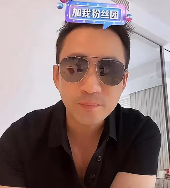 汪小菲傷未愈戴墨鏡直播,吐槽兒女總要錢,語氣失望親子關係恐變