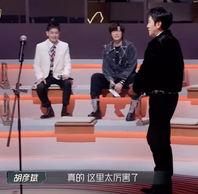 披哥3現大型修羅場,蔡國慶遭多人刁難,下意識動作表情很微妙