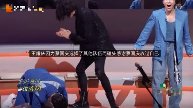 披哥3現大型修羅場,蔡國慶遭多人刁難,下意識動作表情很微妙