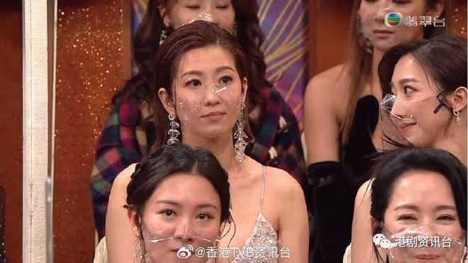 應屆港姐亞軍被爆父母騙財!TVB人氣花旦直播被洗版一度黑面