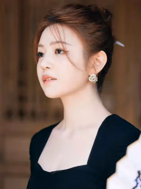 內娛那些圓臉女明星，趙麗穎國泰民安，譚松韻顯小，誰是你的審美