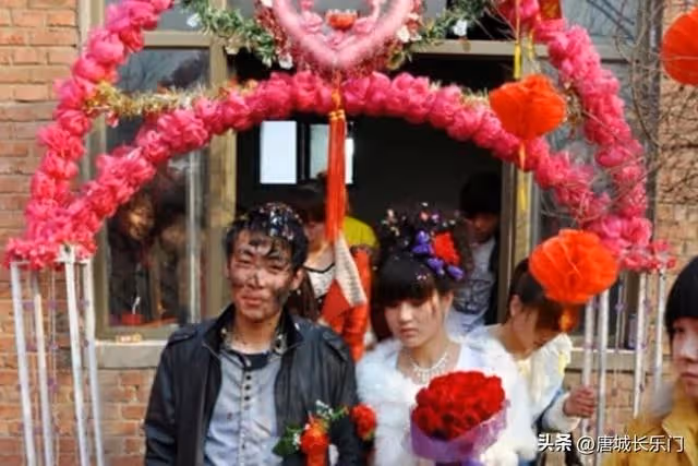 昔日結拜兄弟!老同學「20年前遇車禍」走了 20年後的今天「他的兒子結婚典禮上」我才看清人性