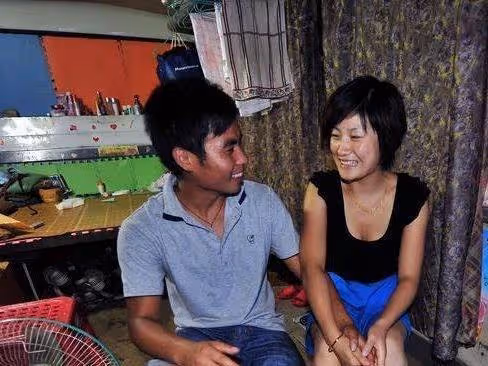 失婚2個月「前夫再婚」他邀請我務必參加婚禮,我本想大鬧一場「看到來賓」我愣住了:瞬間恨意全消