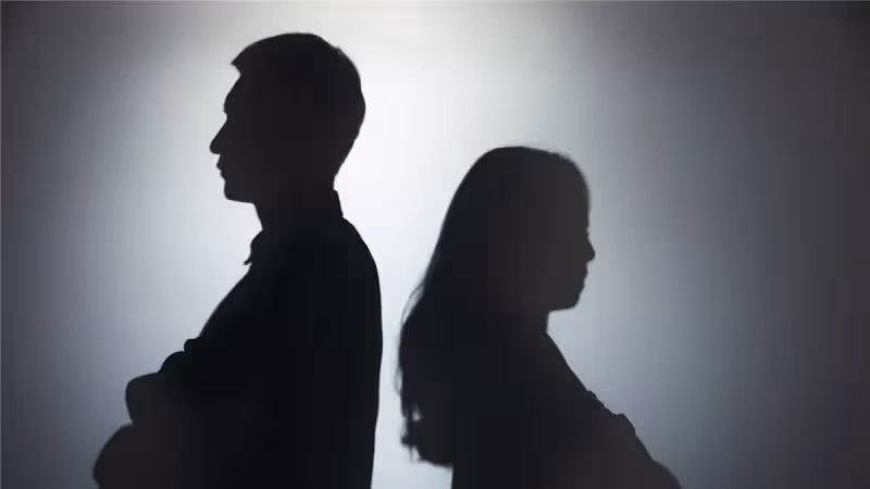 我當過援交妹老公堅持娶我,新婚當天偷聽老公和小姑子對話,我失聲痛哭!
