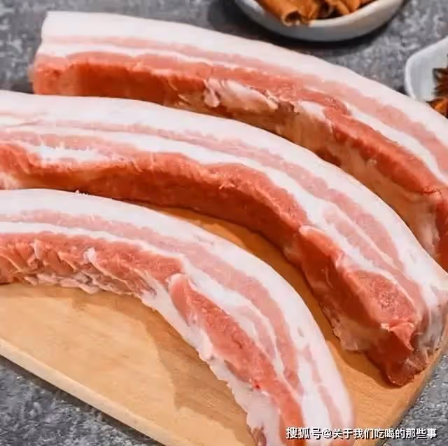 買五花肉,分清「上五花」和「下五花」,差別很大,千萬別買錯了