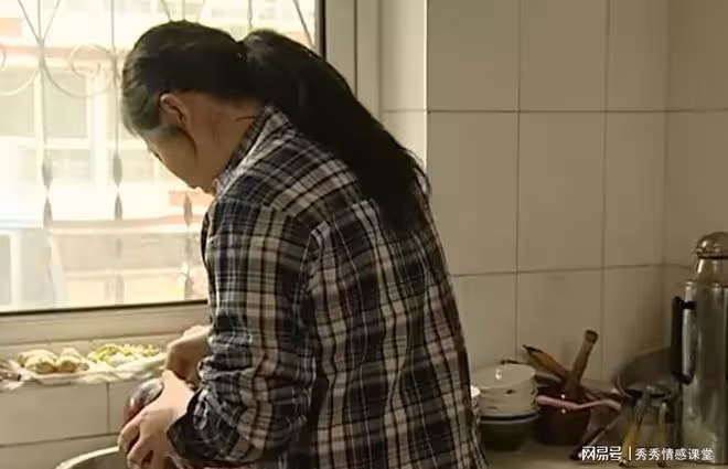 我52歲,月薪6000給大爺當保姆,他卻堅持每天親自炒菜給我吃