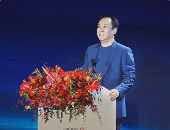 許家印:一副土皇帝作風,副總三聲之內未接電話,就會被罰款2萬