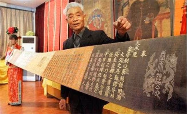 2008年,一老農要求當地博物館賠償40萬元:弄丟我兩道祖傳聖旨