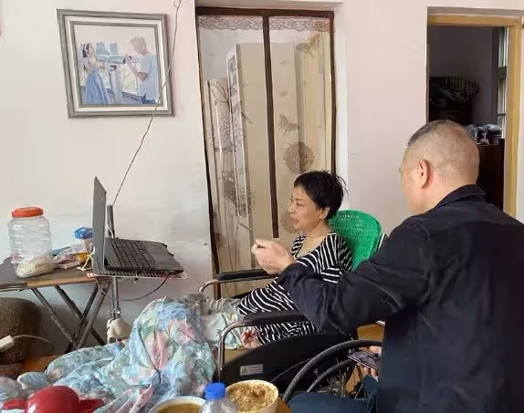回顧女強人得絕症,整天生不如死,雇閨蜜男友殺自己被騙走救命錢