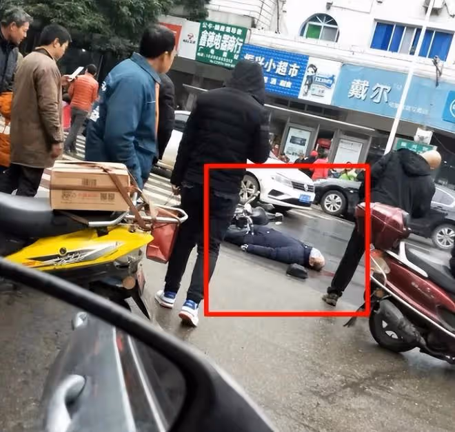 回顧老人無故摔倒無人扶終死亡,家屬怒將路人告上法庭!結果如何