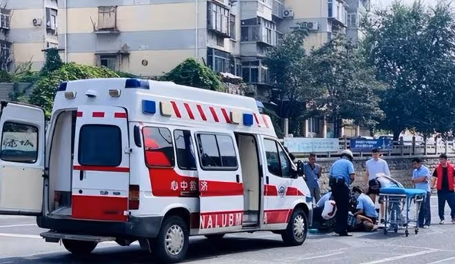回顧老人無故摔倒無人扶終死亡,家屬怒將路人告上法庭!結果如何