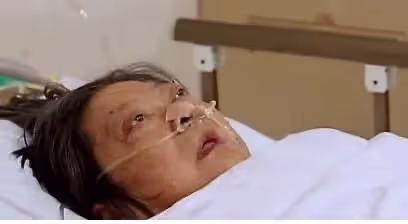 回顧老人停止心跳,搶救30分鐘無效,2歲孫子喚醒奶奶,眾人淚目