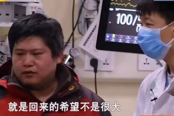 回顧老人停止心跳,搶救30分鐘無效,2歲孫子喚醒奶奶,眾人淚目