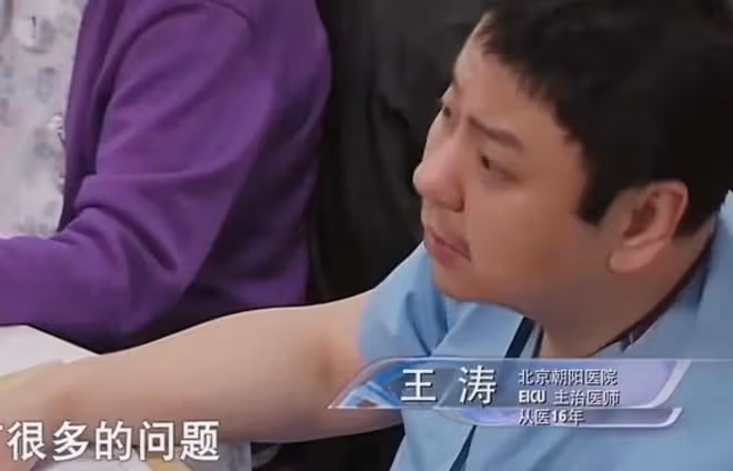 回顧老人停止心跳,搶救30分鐘無效,2歲孫子喚醒奶奶,眾人淚目
