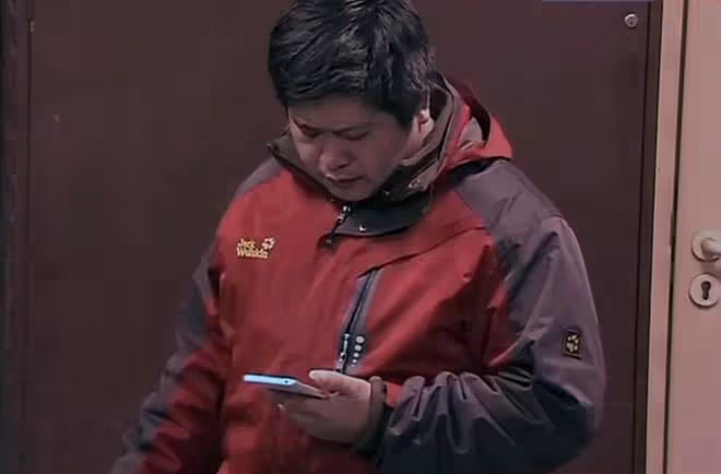 回顧老人停止心跳,搶救30分鐘無效,2歲孫子喚醒奶奶,眾人淚目