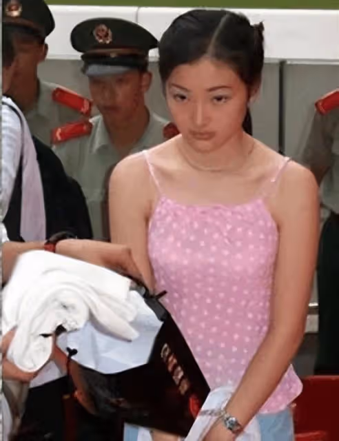 回顧都在同情的女殺人犯,飽受悽苦20年手刃仇敵,網友罪不至死