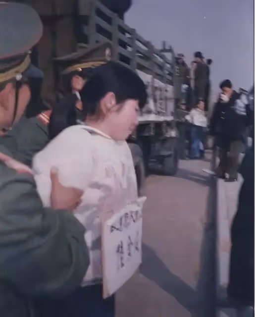 回顧都在同情的女殺人犯,飽受悽苦20年手刃仇敵,網友罪不至死