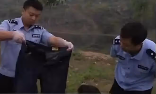 回顧懷孕妻子被4人玷污8小時,丈夫門口目睹全程,後被殺拋屍山洞
