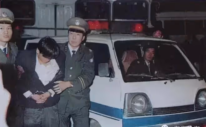 1995年,惡霸兒子強搶民女,57歲母親大義滅親,私自除害罪不可恕