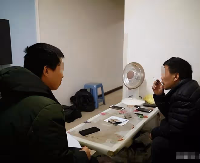 17歲小伙出門買衣服失蹤,警方在公墓找到屍體:1米9被折成3段