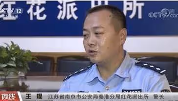 小偷潛入別墅做飯，體驗富人生活，不偷錢，被捕後失主反給他1萬
