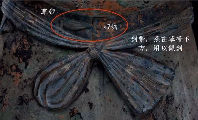 1968年老農挖地窖突遇毒蛇，正要揮鋤猛砸，卻發現毒蛇一動不動