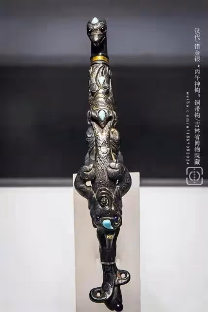 1968年老農挖地窖突遇毒蛇，正要揮鋤猛砸，卻發現毒蛇一動不動