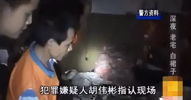2010年，成都老宅連發命案，死者皆為身著白衣的女子，詭異至極