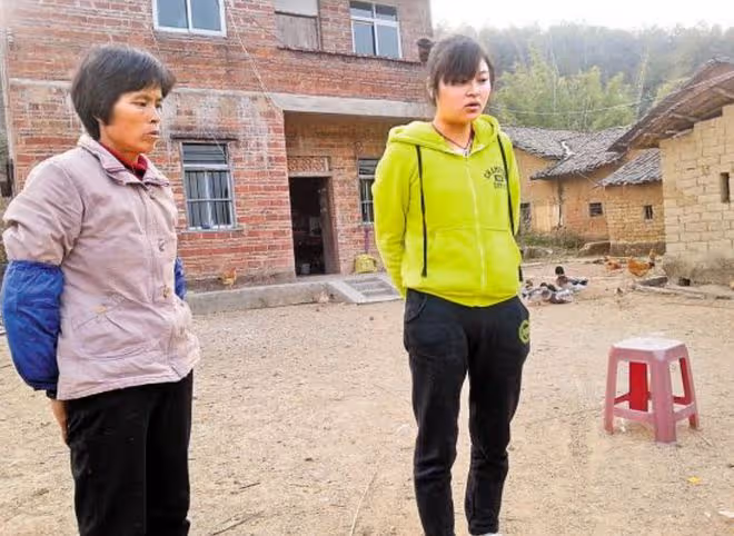 回顧，吳偉青扶老人反被訛20萬，為證清白絕望跳河，結果如何