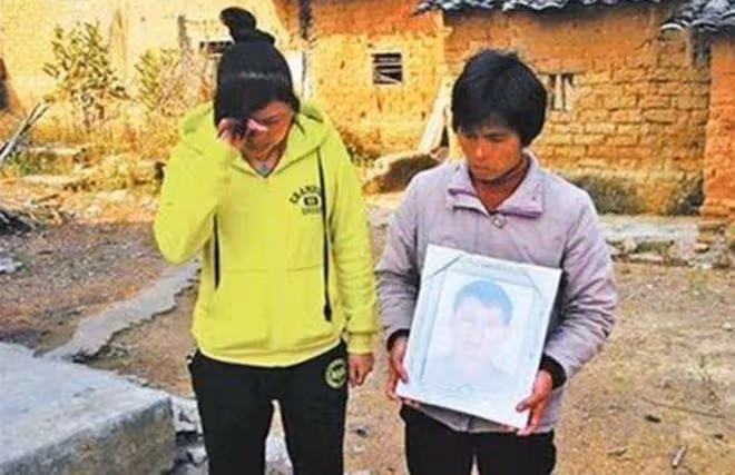 回顧，吳偉青扶老人反被訛20萬，為證清白絕望跳河，結果如何