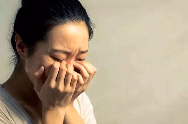 47歲女保姆訴苦：與男僱主同吃同住，每月工資9000，卻難以忍受