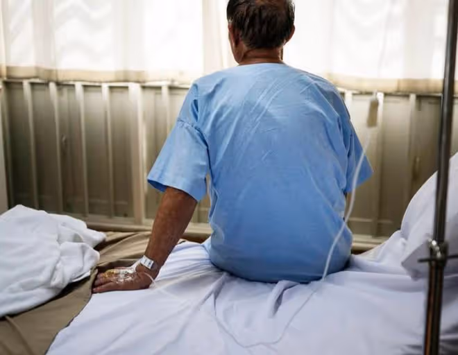 47歲女保姆訴苦：與男僱主同吃同住，每月工資9000，卻難以忍受