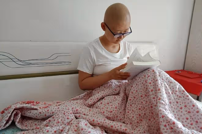 河北女孩12歲被確診骨癌,抗癌七年花費百萬:我憑什麼該去死