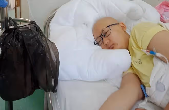河北女孩12歲被確診骨癌,抗癌七年花費百萬:我憑什麼該去死