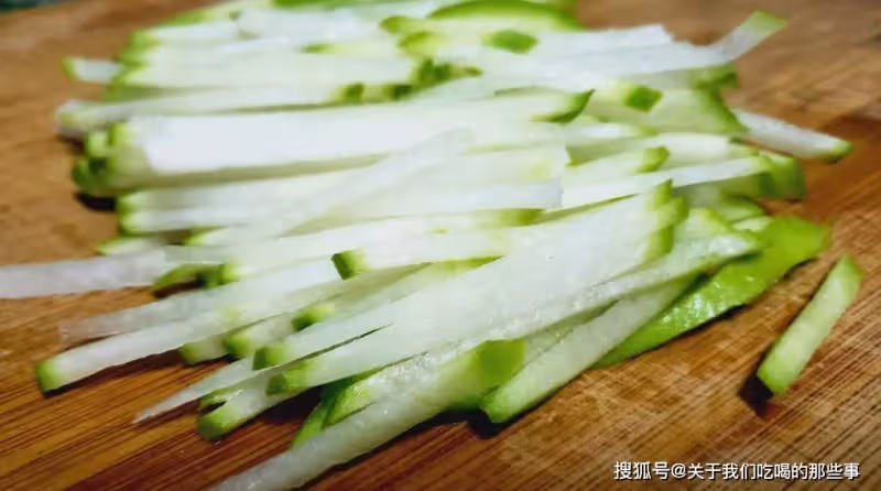 炸蘿蔔丸子,麵粉澱粉都別放,換成2樣,丸子更酥,不吸油不回軟