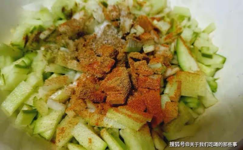 炸蘿蔔丸子,麵粉澱粉都別放,換成2樣,丸子更酥,不吸油不回軟