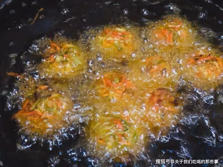 炸蘿蔔丸子,麵粉澱粉都別放,換成2樣,丸子更酥,不吸油不回軟