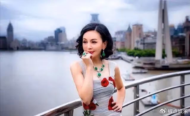 「雪姨」王琳:50多歲的她,卻擁有30歲的長相,20歲的身材