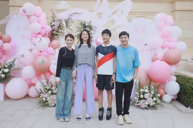 葉一茜過生日，田亮送祝福甜蜜表白，全家福成了亮點！