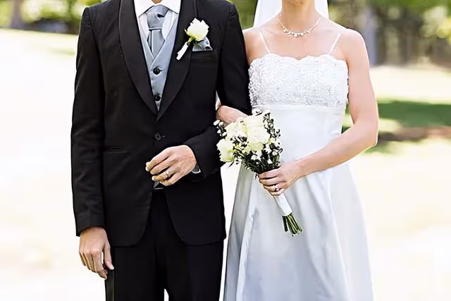 給女兒陪嫁了一套房,婆婆聽後帶小叔子一家上門鬧:我孫子咋整