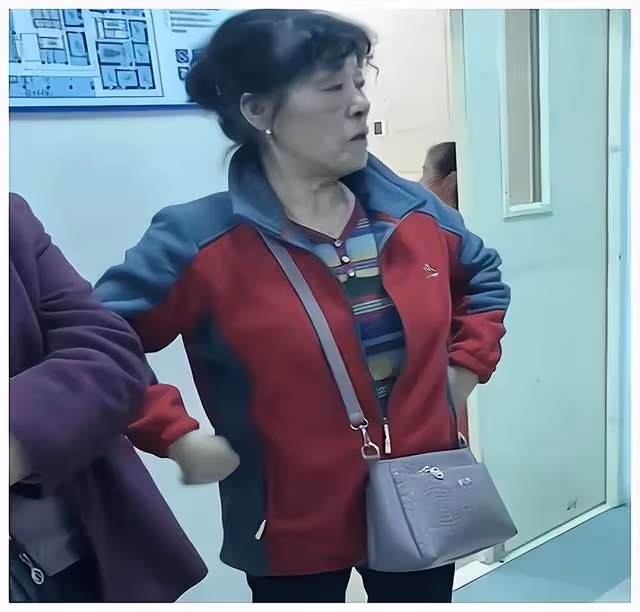 給女兒陪嫁了一套房,婆婆聽後帶小叔子一家上門鬧:我孫子咋整