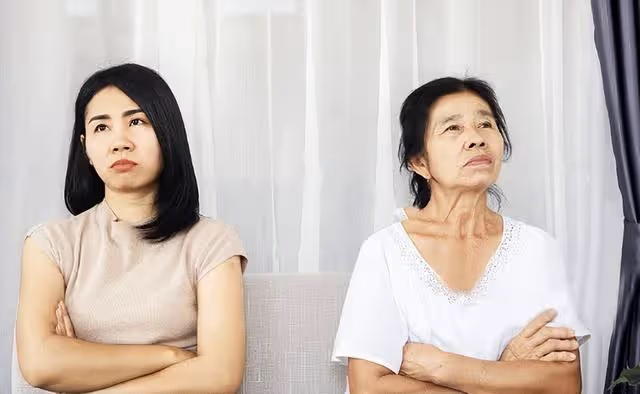 給女兒陪嫁了一套房，婆婆聽後帶小叔子一家上門鬧：我孫子咋整