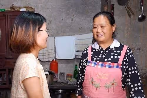 帶孫5年卻換來兒媳婦扇耳光,她跪求婆婆原諒,婆婆:我不該你的