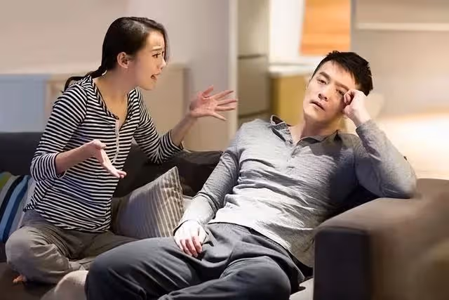 丈母娘給孫子出氣,踢了外孫一腳,八年後女婿:養老找你親孫子去