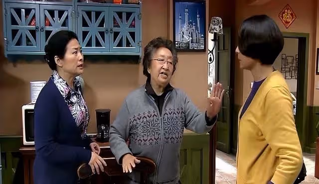 丈母娘給孫子出氣,踢了外孫一腳,八年後女婿:養老找你親孫子去